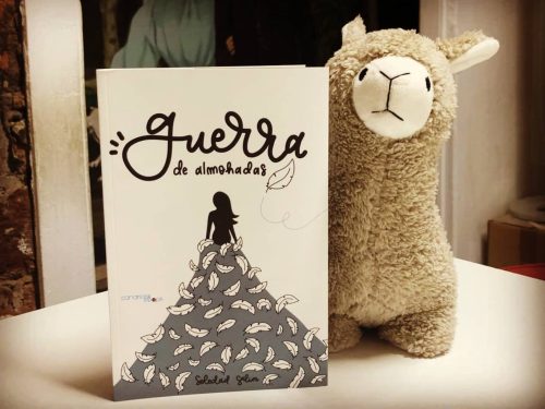 “Guerra de almohadas”. Soledad Salim.
