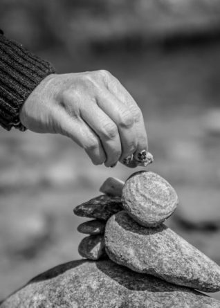 cómo pegar y diseñar las Piedras con Uñas