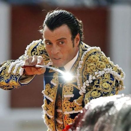 Protestamos estas fallas contra el sádico chiringuito taurino