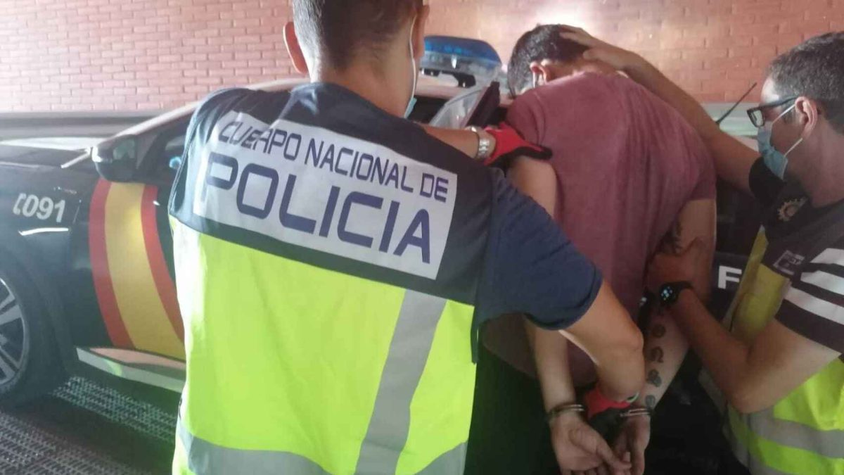 Atraco a mano armada en una pizzería de Alicante: la policía detiene a los asaltantes