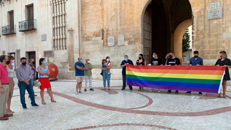 Cuatro Jóvenes Arrestados en Elche por Presuntos Tocamientos Inapropiados a una Menor de 16 Años