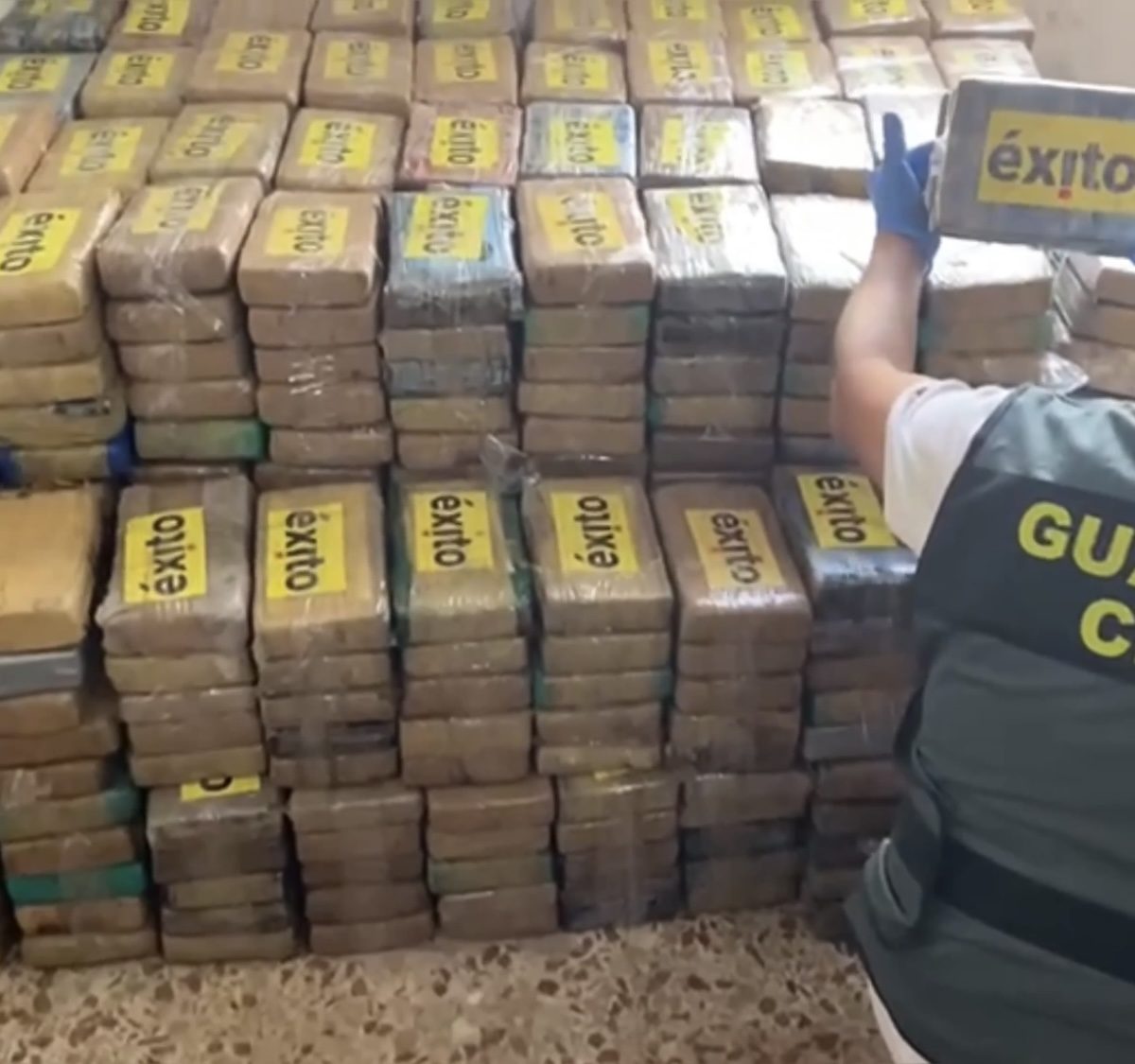 La Guardia Civil descubre un alijo de 805 kilos de cocaína en un polígono industrial de Santa Fe, en Granada