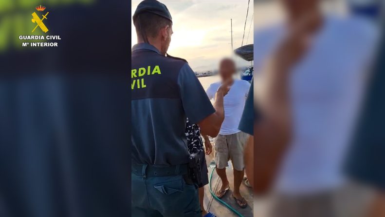 La Guardia Civil identifica a los tripulantes de la embarcación que efectuó los disparos a una Orca