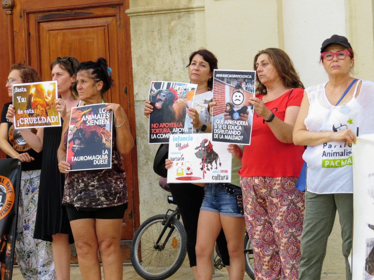Volvemos a rechazar la tauromaquia ante el Ayuntamiento de Alfafar
