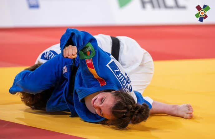 Adriana Rodríguez se cuelga la medalla de bronce