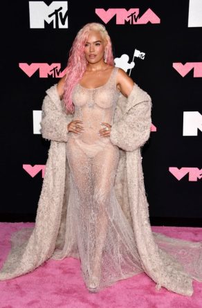 Estilo en la Alfombra Roja de los MTV VMAs 2023: Todos los Atuendos Destacados