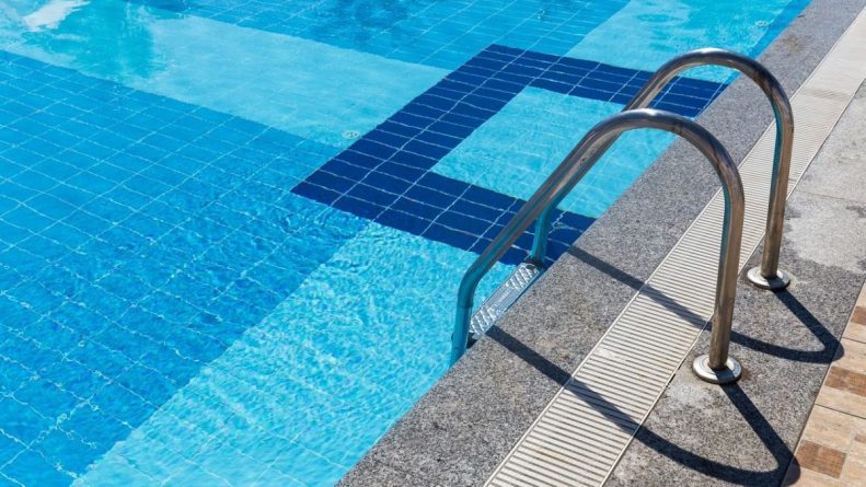 Trágico incidente: Fallece un niño por ahogamiento en una piscina de Alicante