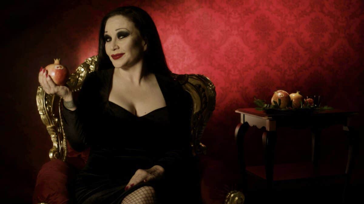 Alaska vuelve a protagonizar la campaña de promoción de las granadas de Elche