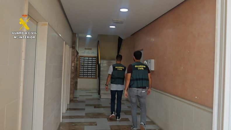 Detenidas nueve personas en Valencia por extorsionar 30.000 euros a una decena de víctimas con amenazas de muerte con arma de fuego