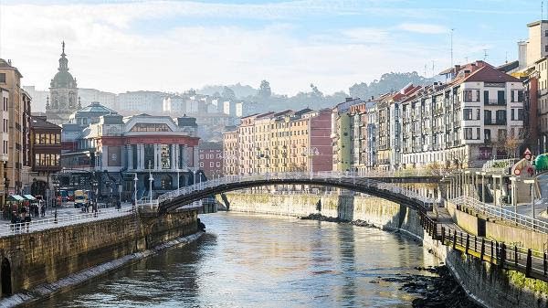 VIAJE A BILBAO: Bilbao, mucho más que pintxos y txakolis