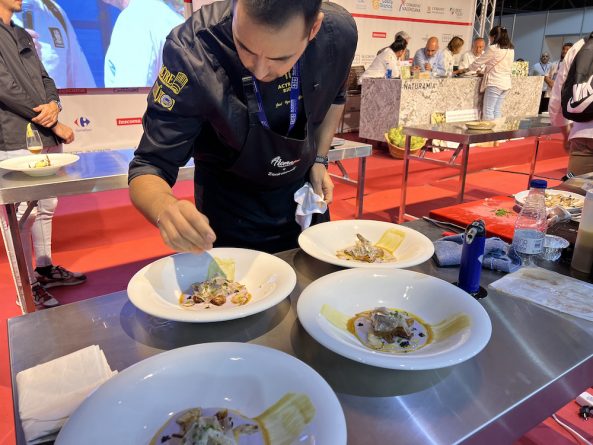 Un tartar de alcachofa confitada sobre tuétano a la brasa gana el concurso de mejor plato con la joya de la huerta