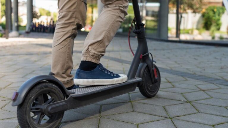 Renfe prohíbe el acceso de patinetes eléctricos