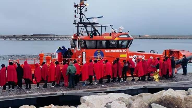Rescate de 35 Migrantes en Cabo de Palos (Murcia) y Alicante: Una Operación de Salvamento en el Mediterráneo