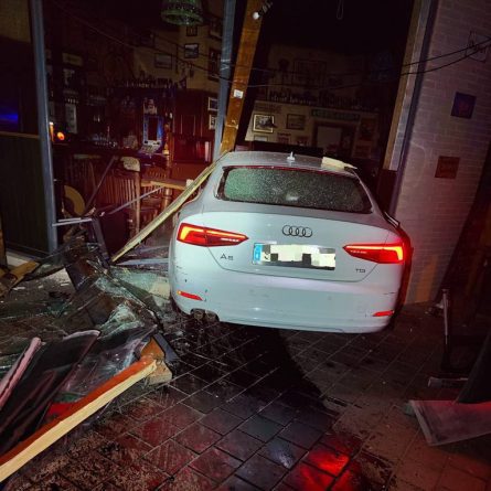 Accidente de Coche en Alicante: Un Choque Aparatoso en el PAU 5