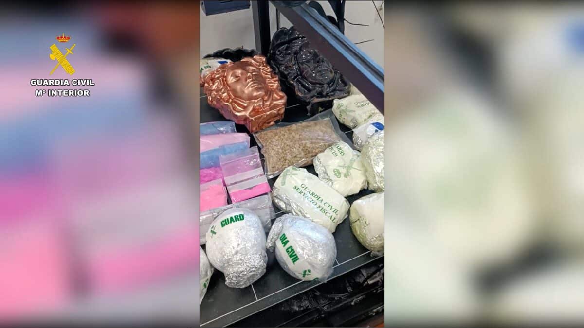 La Guardia Civil detiene a 40 personas en Sevilla por enviar droga a través de servicios de mensajería