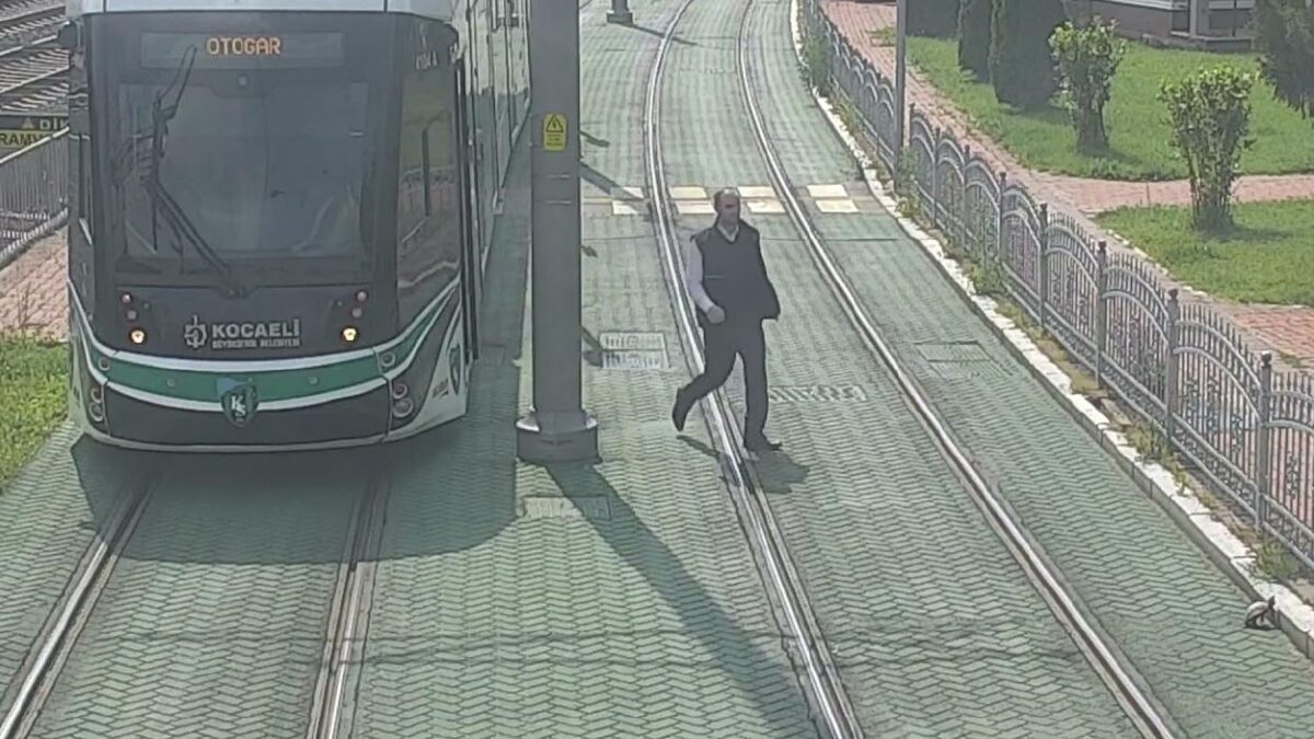 El Heroe Conductor de Tren que Salvó a una Tortuga Atrapada entre las Vías