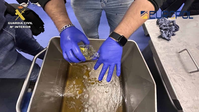 La Guardia Civil incauta en una empresa riojana 120.000 botes de conserva de atún y 45.000 litros de aceite