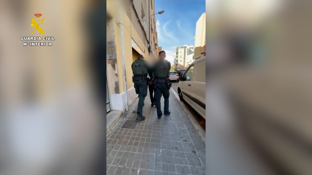 Detenida una persona por su relación con la organización terrorista DAESH, que mantenía conexiones con terroristas de países extranjeros