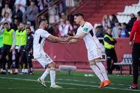 El Elche C. F. remonta un vibrante encuentro ante el Albacete y se afianza en la lucha por el ascenso directo (3-2)