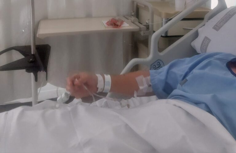 Xabia: Un hombre de 25 años termina en el hospital tras defender a su pareja de un acosador