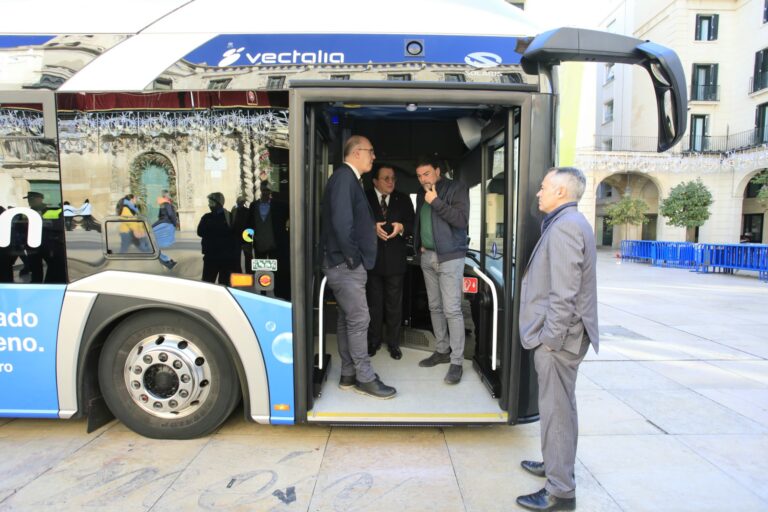Alicante da un salto hacia la movilidad sostenible con 18 nuevos autobuses eléctricos