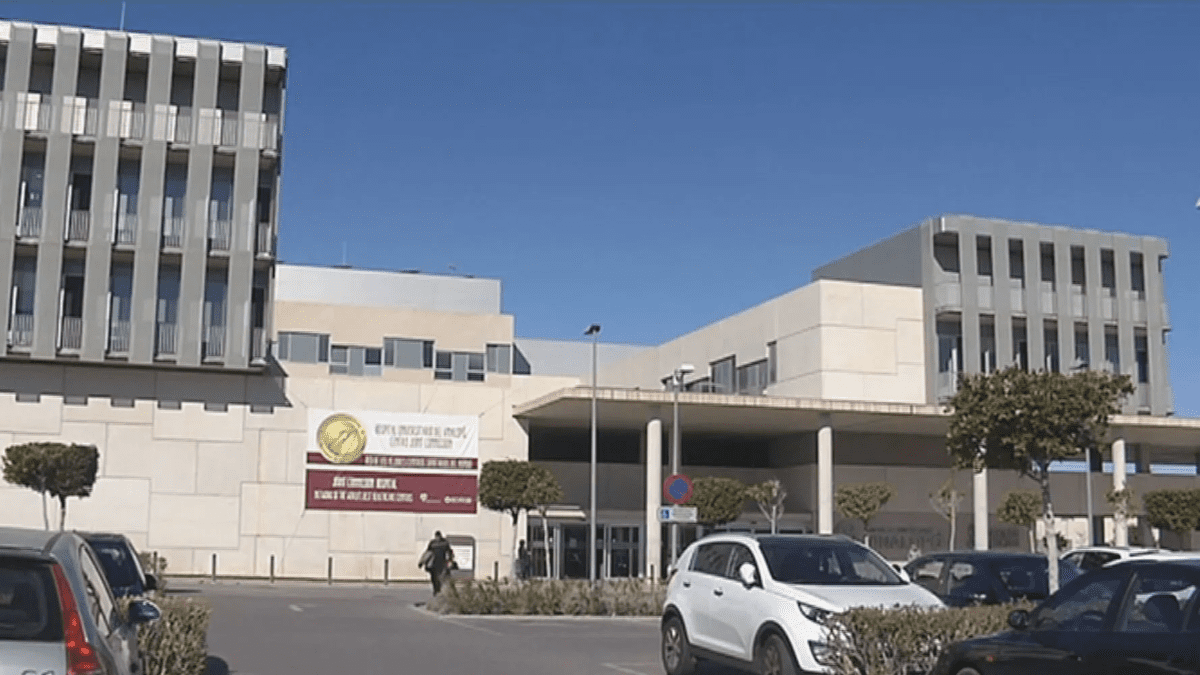 Agresión brutal en el Hospital del Vinalopó Un hombre apuñala a su pareja tras dar a luz