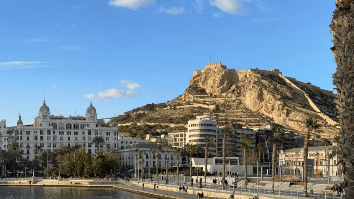 ALICANTE: La Justicia da la razón a la empresa que quiere instalar depósitos de combustible en el puerto de Alicante crónica de un largo litigio