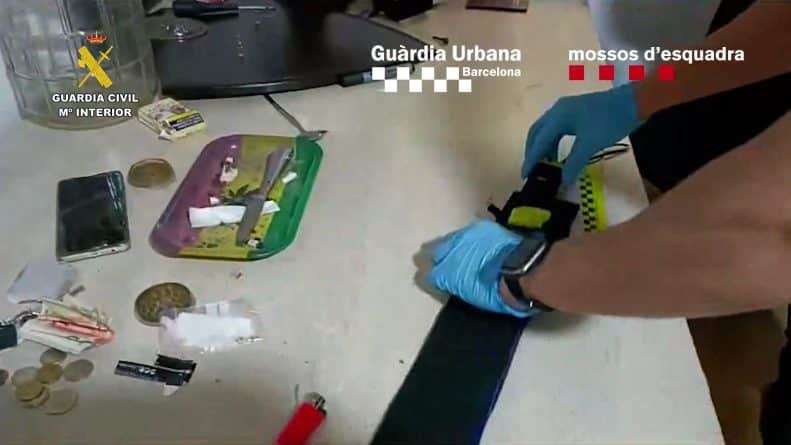 Desarticulada en Barcelona una organización criminal juvenil de inspiración grupal latina, multidelictiva y violenta, dedicada al tráfico de drogas e implicada en agresiones con armas blancas, robos y estafas bancarias