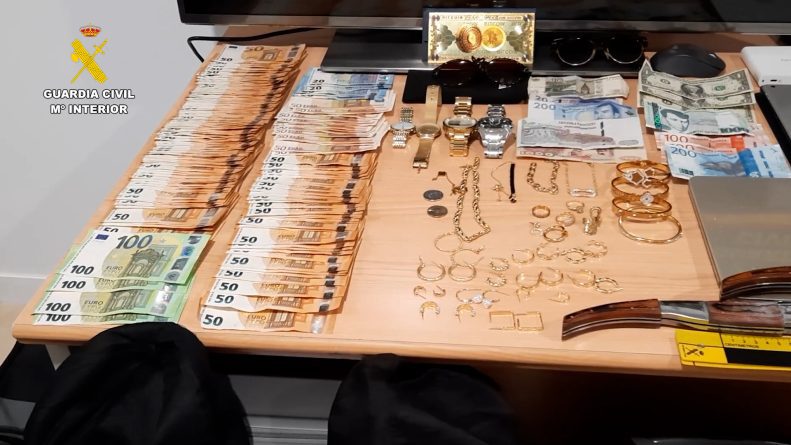 Detenidas dos personas que robaban vehículos de turistas en áreas de servicio y descanso en la autovía del Mediterráneo