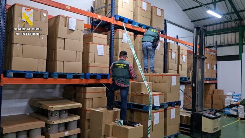 Inmovilizadas 80 toneladas de aceitunas y encurtidos por emplear productos no aptos para el consumo humano