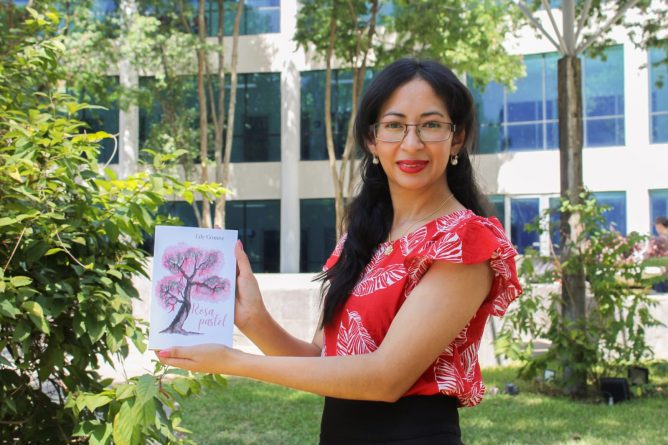 Rosa Pastel Capitulo Primero el gran árbol sabio