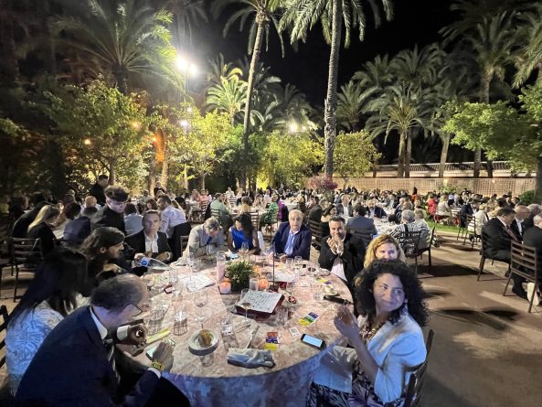 Una cena recauda fondos para Cáritas y Asociación Párkinson Elche