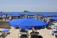 Nuevas Multas en Calpe: Prohibido Instalar Sombrillas y Hamacas Antes de las 9:30