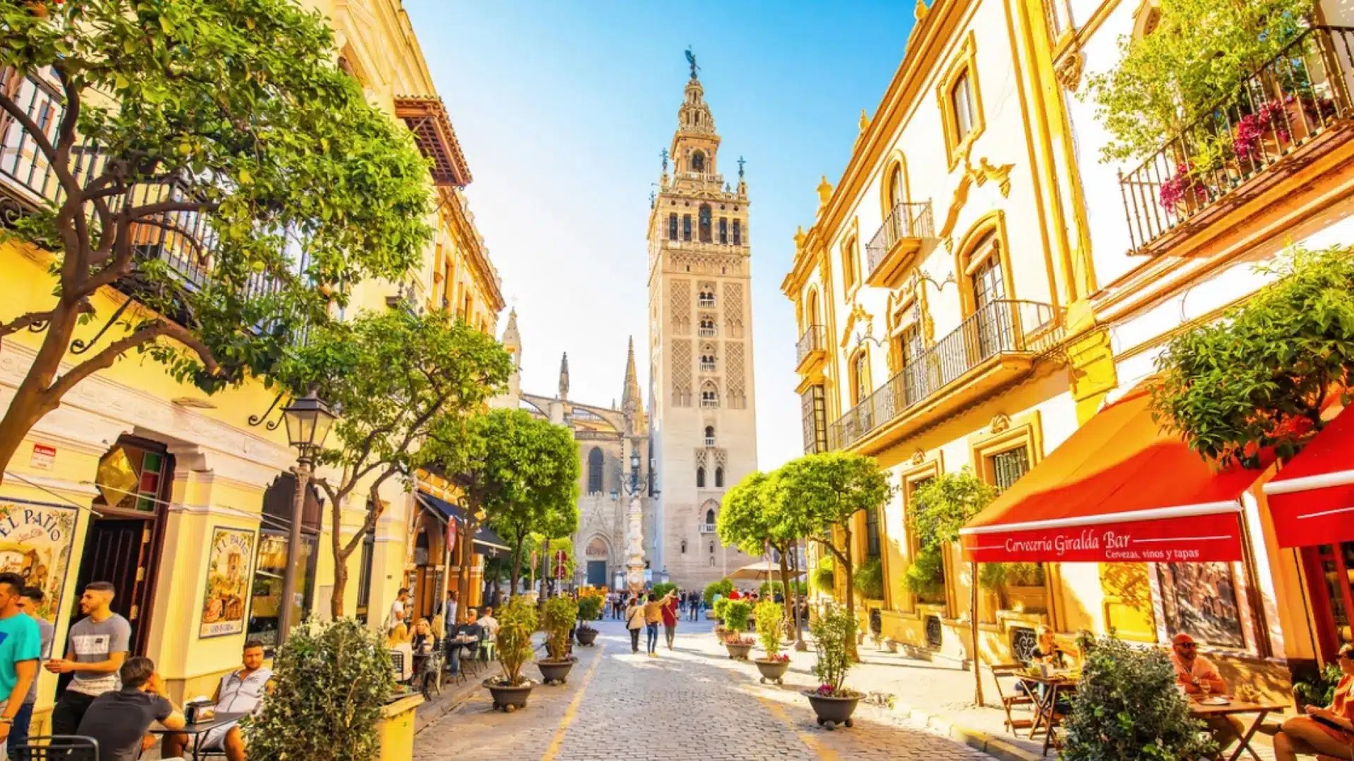 Cómo viajar barato por Sevilla: consejos y trucos