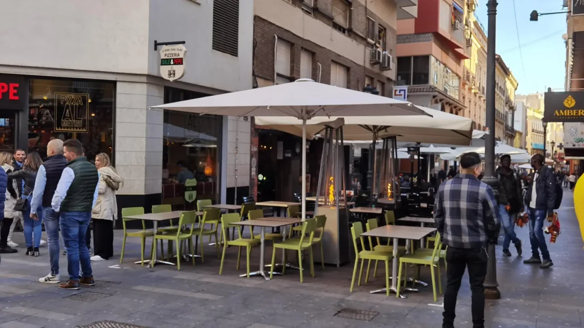 Los hosteleros de Alicante estallan contra la ordenanza de vía pública: "Nos perjudica"