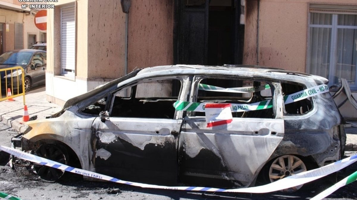 Detenido en Novelda por incendiar el coche de su excuñada en un acto de venganza
