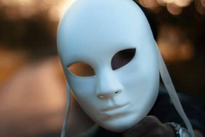 Citas enmascaradas: La verdad oculta tras los filtros y los likes.