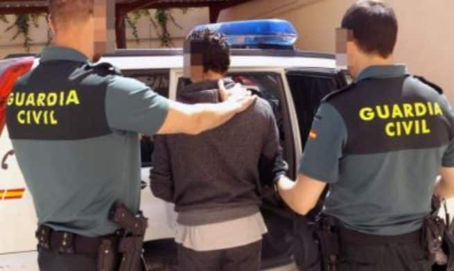 AUGC Alicante felicita a los componentes de la Guardia Civil que realizan servicio en la sede Judicial de Torrevieja, por su intervención evitando que una persona se lanzara al vacío desde una tercera planta de dicho edificio.