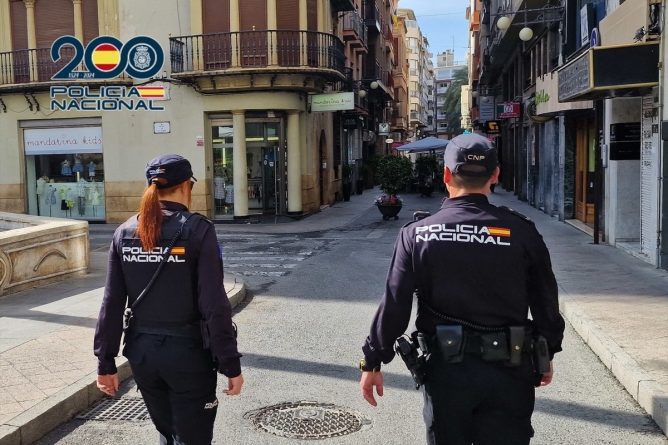 Cuatro detenidos en Alicante por intentar asesinar a un joven a golpes