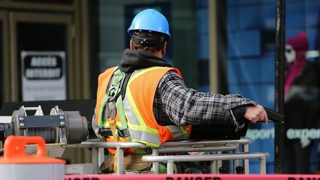 En recuerdo de Marcelo, Nelson Steven y José Manuel, muertos en accidente laboral en IBI, Alicante