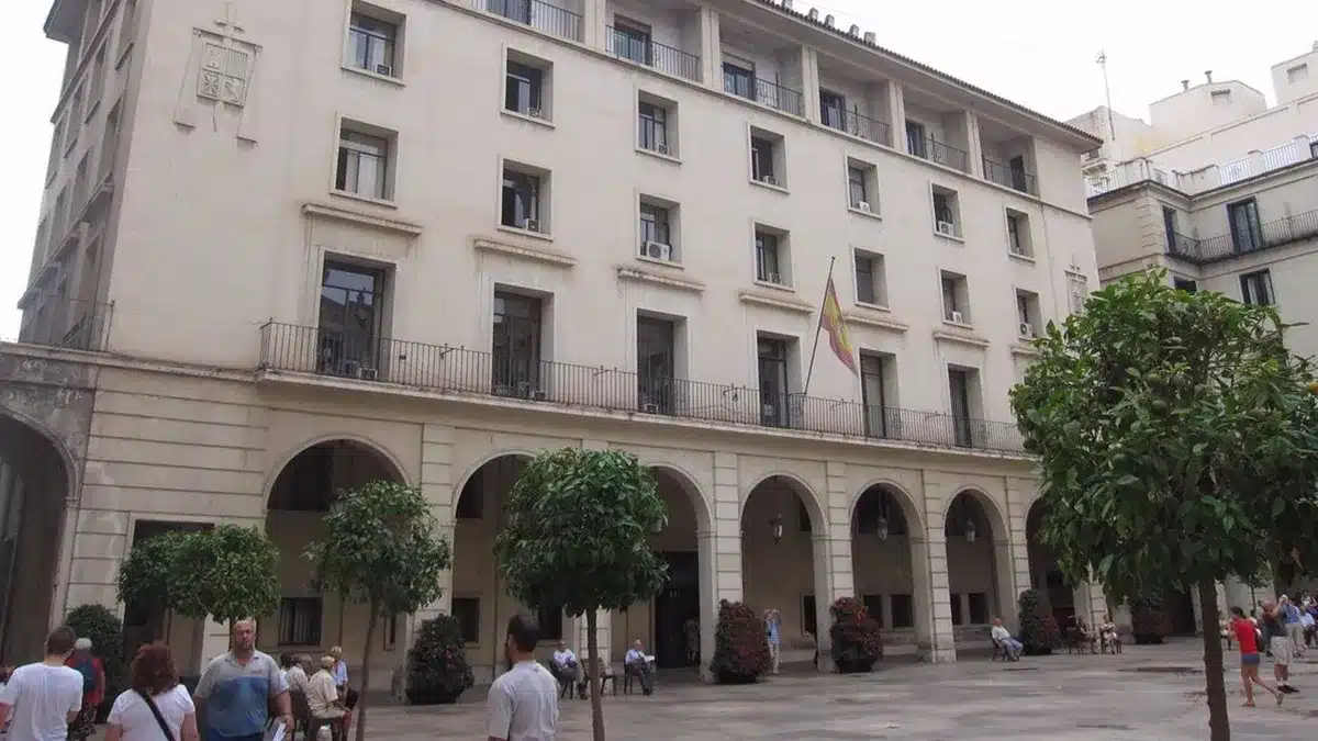 💍 Finge boda para estafar 70.000 euros: sentenciado en Alicante