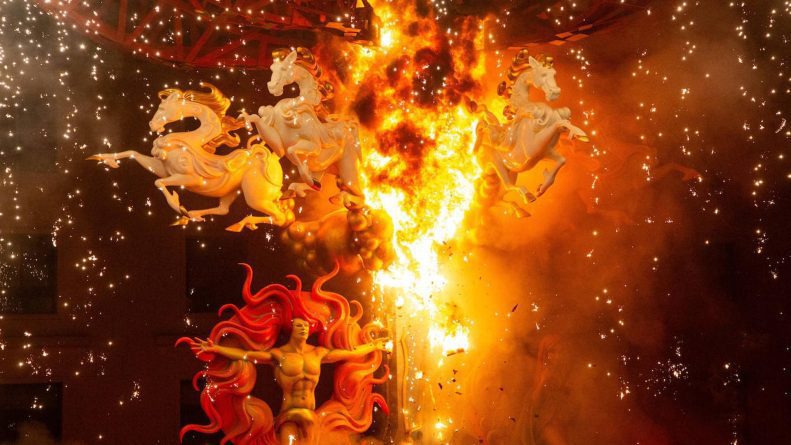 Los Artistas que Dan Vida a las Hogueras de Alicante