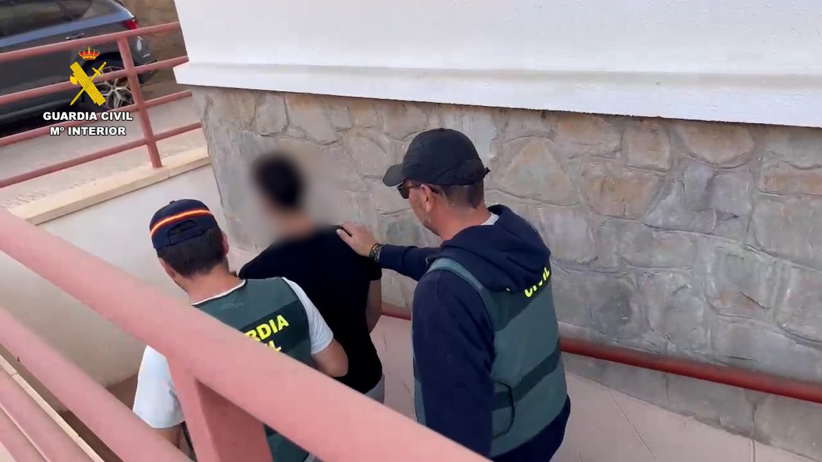 Detenidos dos jóvenes por causar la muerte de forma violenta de un hombre para robarle el móvil y la cartera en Níjar (Almería)