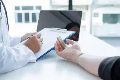 ¿Enfermedad por trabajo? Así puedes reclamar tus derechos