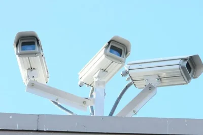 ⚖️ ¿Es legal instalar cámaras en casa? Normativa y derechos