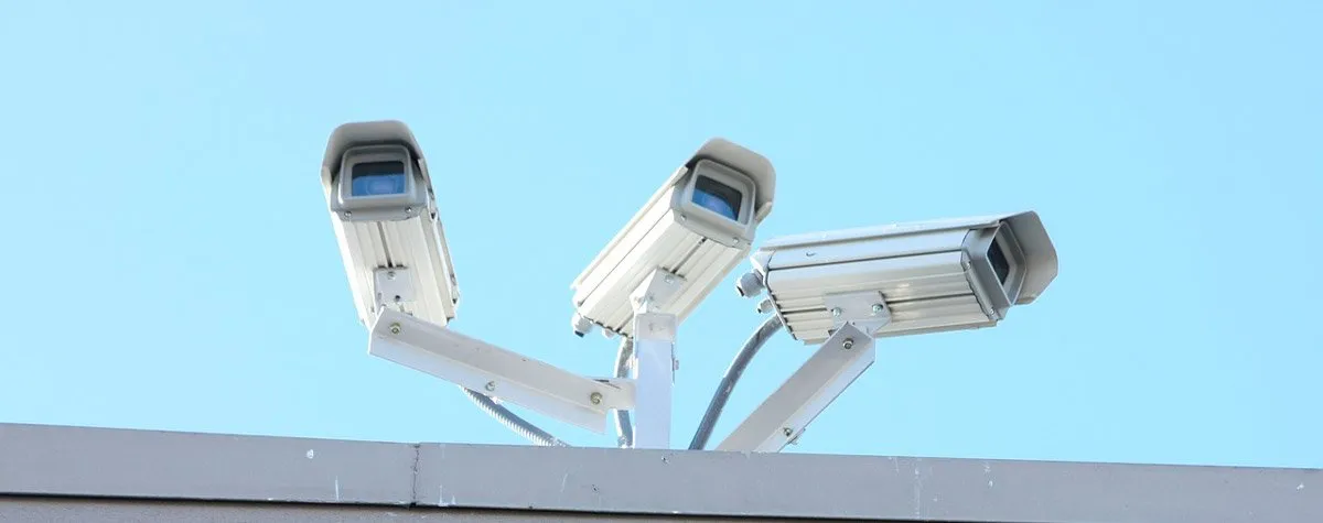 ¿Es legal instalar cámaras en casa? Normativa y derechos
