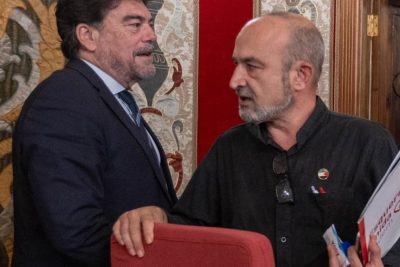 Juez suspende el pleno de Alicante tras excluir a un concejal por paternidad