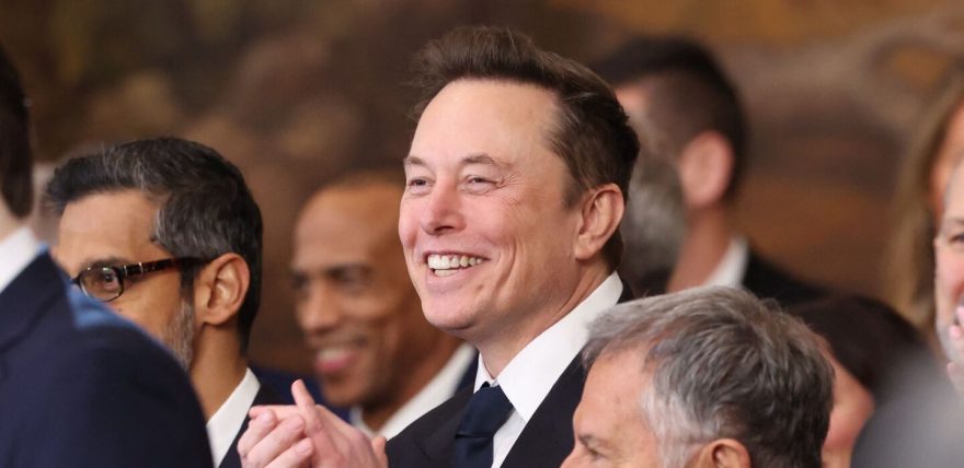 Musk vs. Trump: Desacuerdo por la inversión millonaria en la IA 'Stargate