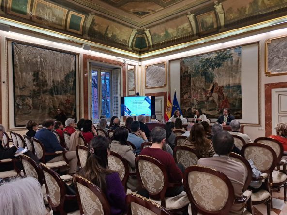 La intimidad invisible: HelpAge International España presenta un Informe sobre el derecho a la privacidad de las personas mayores