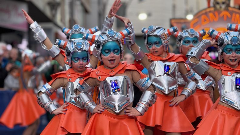 Carnaval de Torrevieja 2025: fiesta, color y tradición a orillas del Mediterráneo